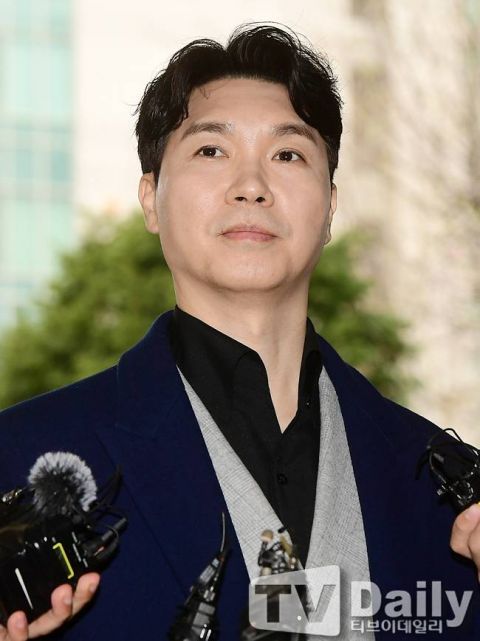 朴修弘带娃登机反复变卦,航班延误70分钟引发众怒