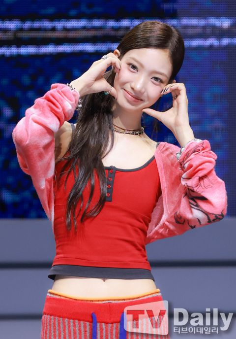 志效亲妹妹出道！TWICE成员现身HYBE新女团，三姐妹同框合照超温馨  第3张