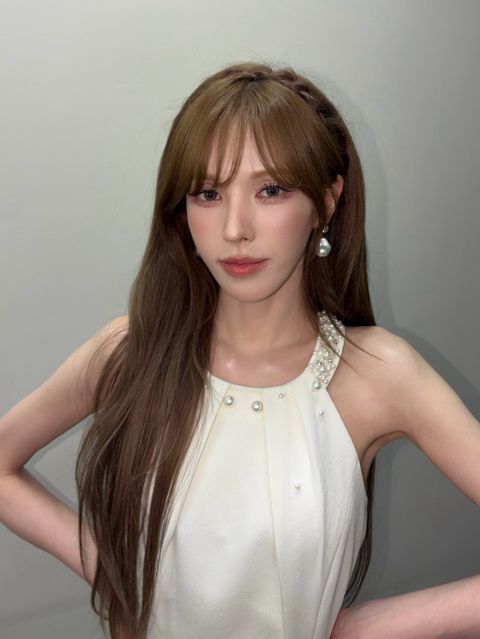 Wendy舞台造型引发争议:究竟是着装问题还是过度消瘦? 第3张 Wendy舞台造型引发争议:究竟是着装问题还是过度消瘦? 第3张