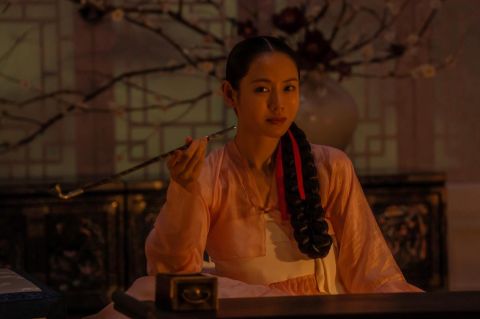 孙艺真、池昌旭、NANA三人联手,Netflix挑情丑闻剧照曝光,禁恋大幕拉开 第2张 孙艺真、池昌旭、NANA三人联手,Netflix挑情丑闻剧照曝光,禁恋大幕拉开 第2张