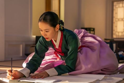 孙艺真、池昌旭、NANA三人联手,Netflix挑情丑闻剧照曝光,禁恋大幕拉开 第3张 孙艺真、池昌旭、NANA三人联手,Netflix挑情丑闻剧照曝光,禁恋大幕拉开 第3张