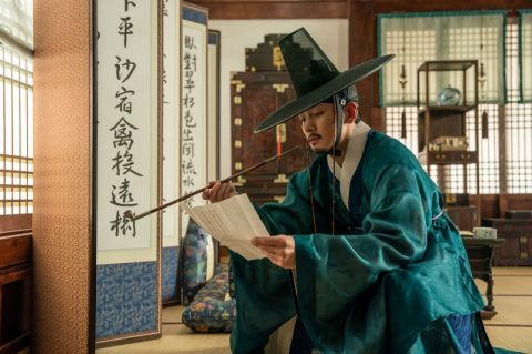孙艺真、池昌旭、NANA三人联手,Netflix挑情丑闻剧照曝光,禁恋大幕拉开 第4张 孙艺真、池昌旭、NANA三人联手,Netflix挑情丑闻剧照曝光,禁恋大幕拉开 第4张