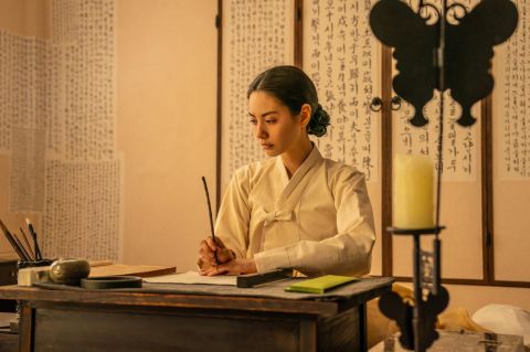 孙艺真、池昌旭、NANA三人联手,Netflix挑情丑闻剧照曝光,禁恋大幕拉开 第5张 孙艺真、池昌旭、NANA三人联手,Netflix挑情丑闻剧照曝光,禁恋大幕拉开 第5张