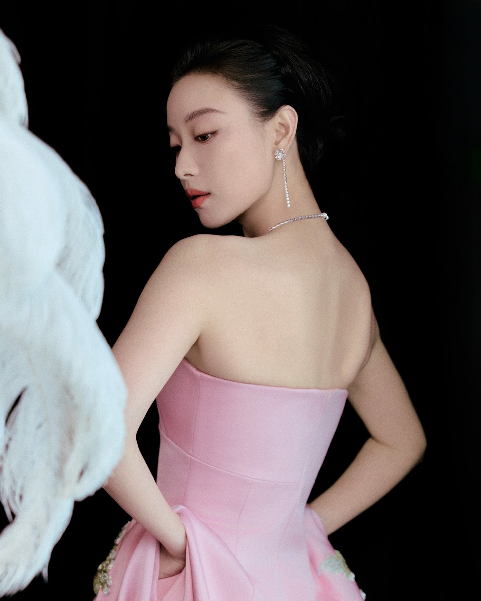 倪妮含苞的花朵即将绽放 送上诗意的唯美画卷  第2张