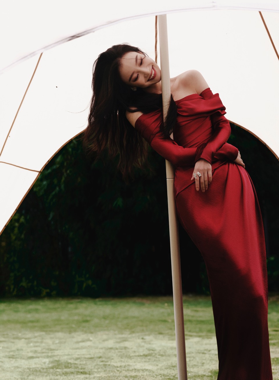 倪妮细雨朦胧光芒辉映 让美从心底自在生长  第6张