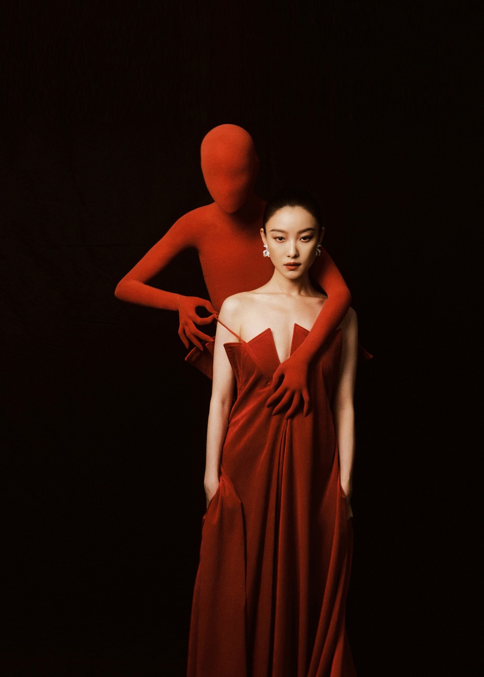 倪妮疯狂狂妄固执嚣张 都只是短暂的情绪表达  第2张