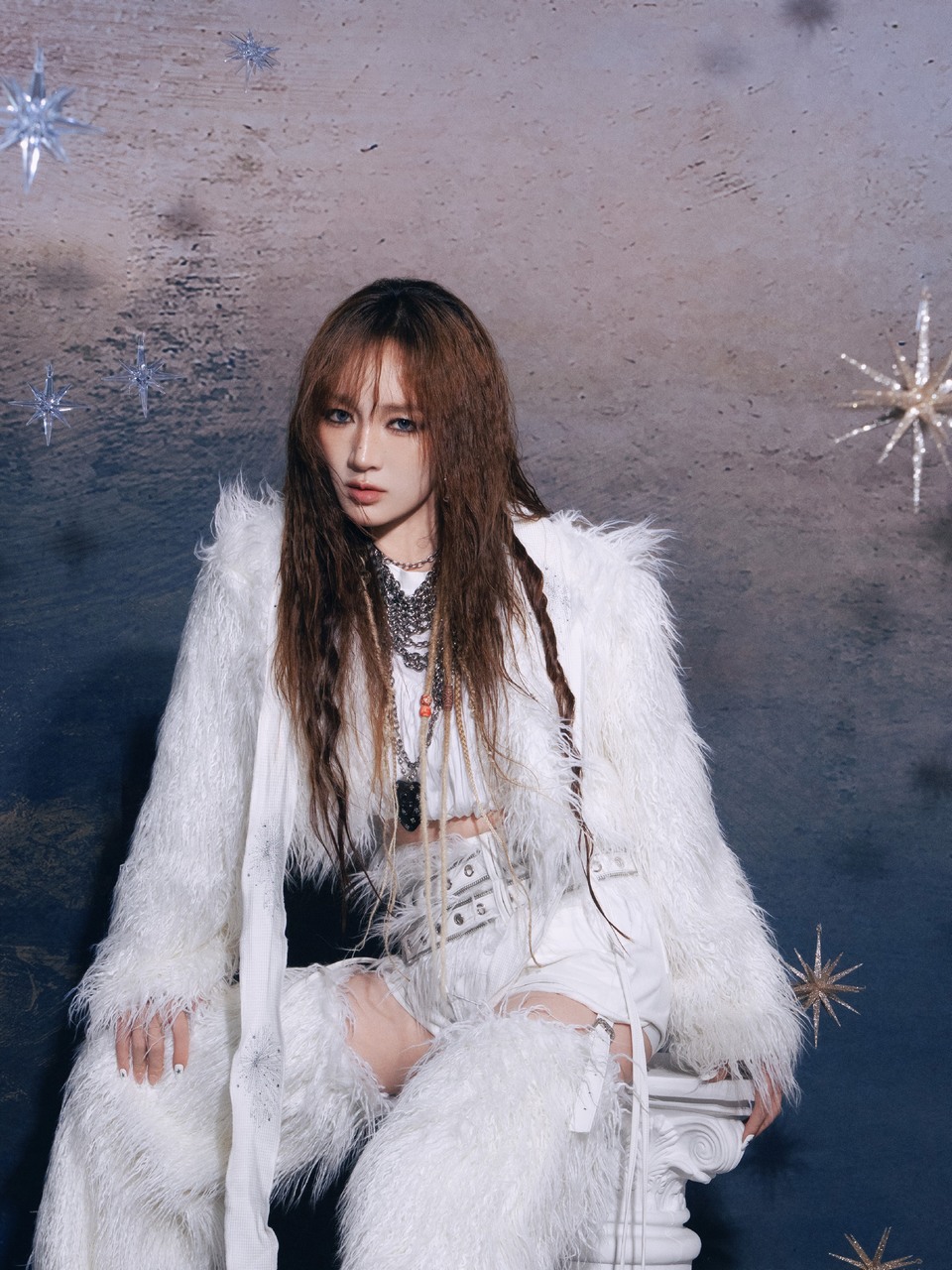 孟佳凌厉剪裁纯白造型 来自佳式美学的革新进化  第8张
