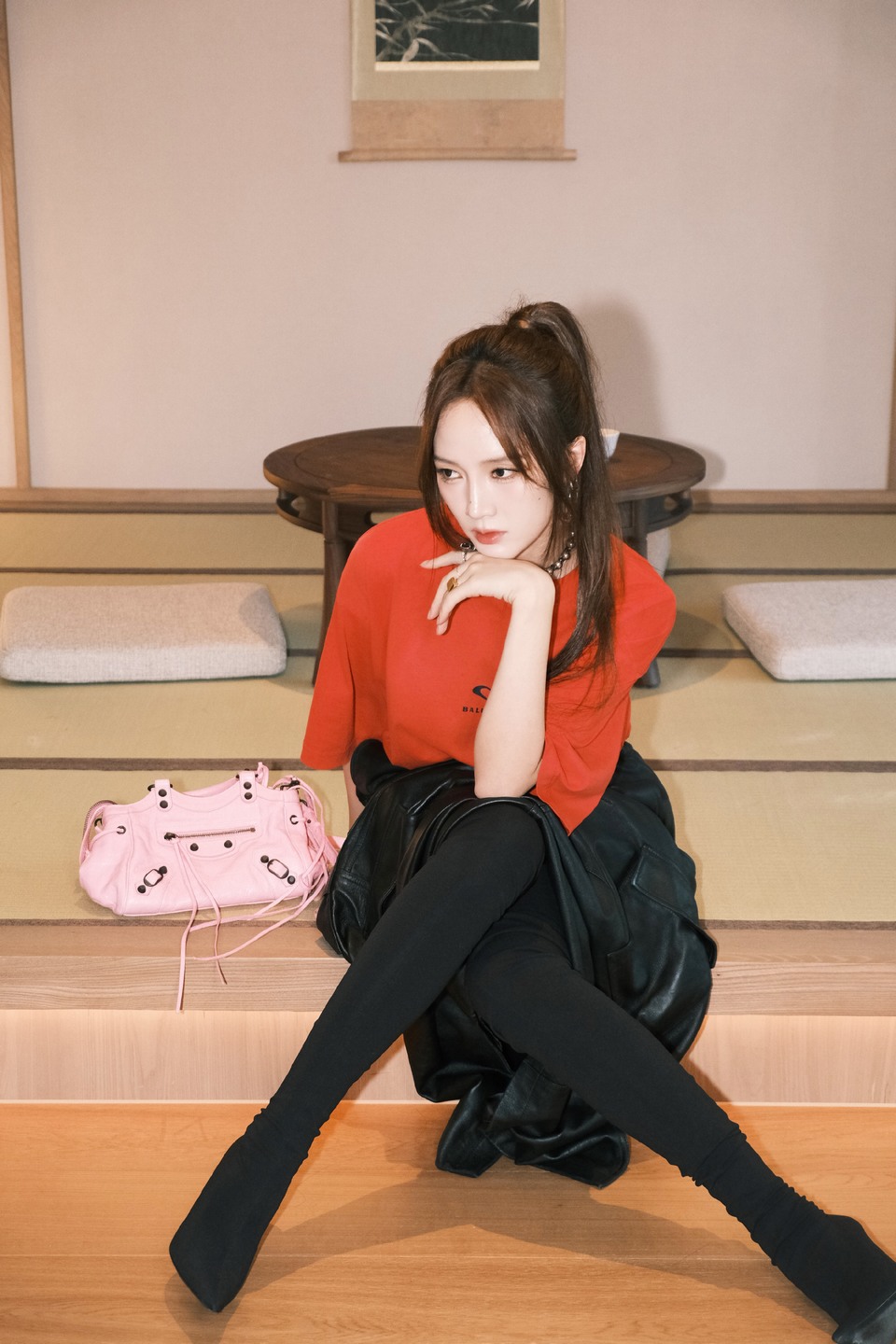 孟佳随着一袭红装 仙女辣妹酷姐的完美融合体