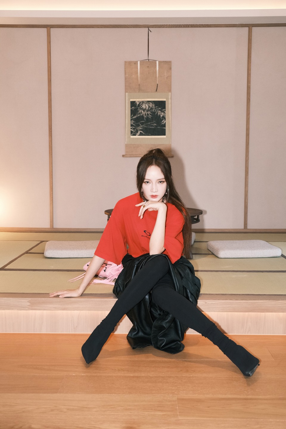 孟佳随着一袭红装 仙女辣妹酷姐的完美融合体