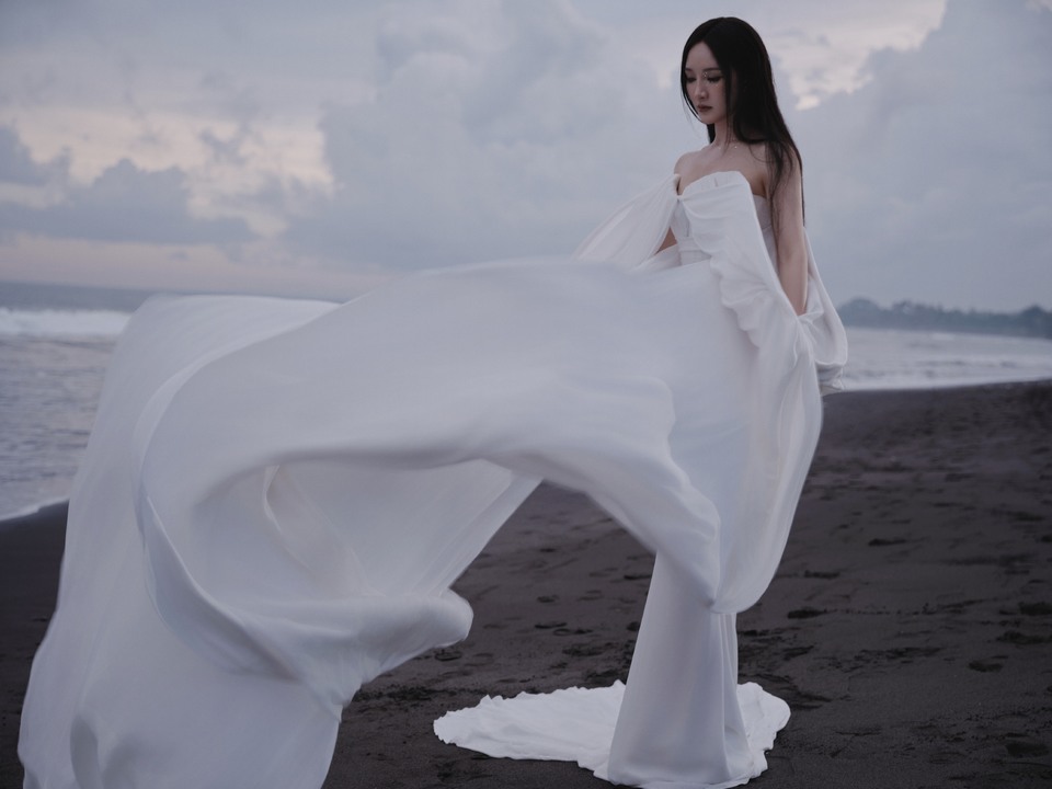 孟佳如暗潮中的白鲸冲破夜色 掀起黎明浪潮翻涌  第8张