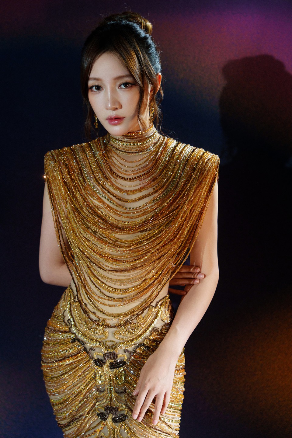 孟佳流光溢彩之夜 从透明空间走来闪耀非凡  第2张