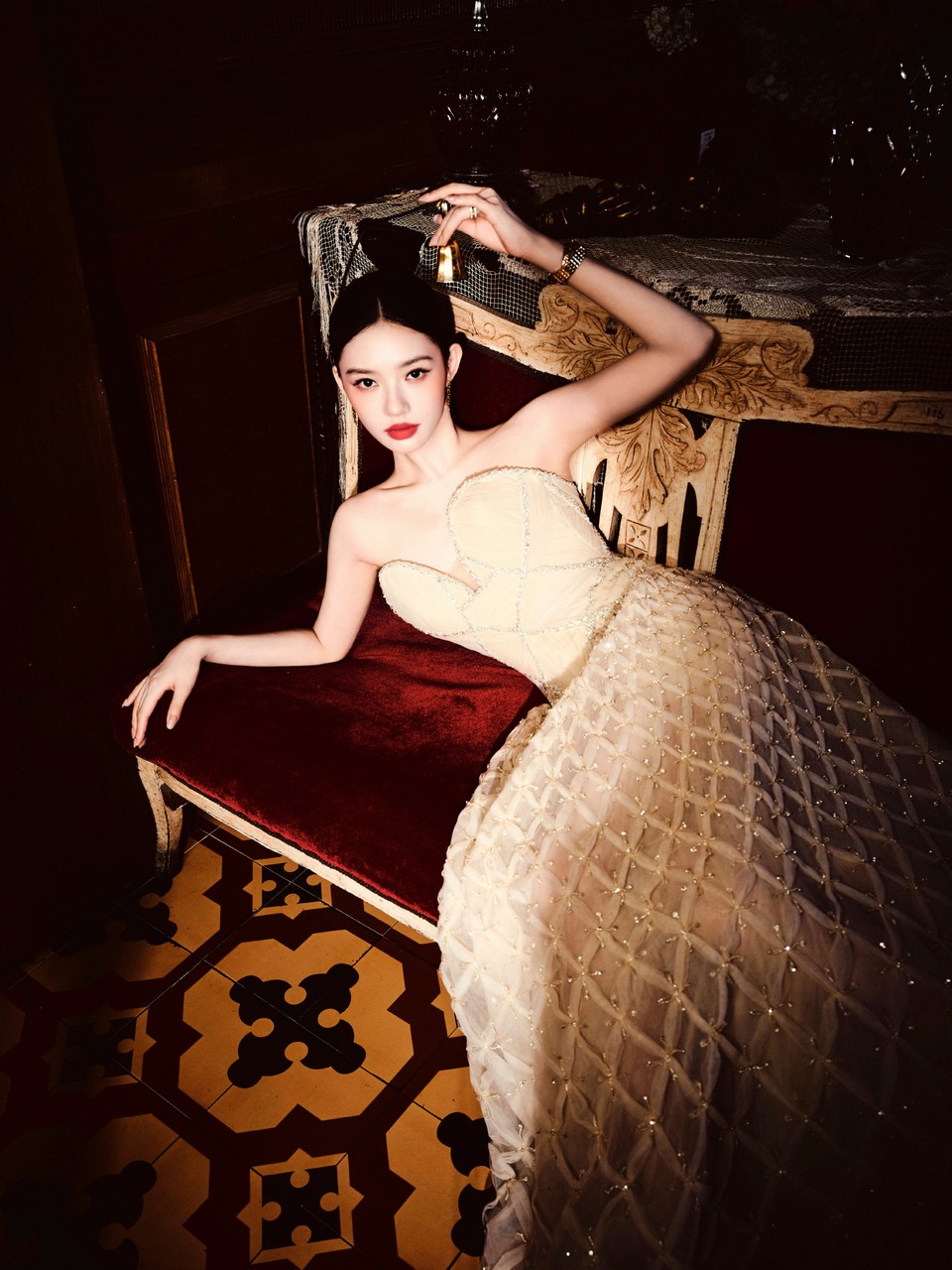 林允借由光与影的呢喃 于斑斓之中从容绽放  第7张