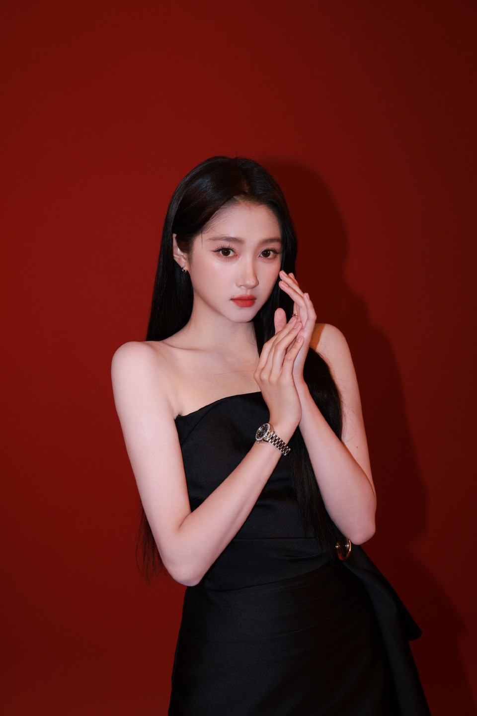 关晓彤指针运转见证本我时刻 生活本该这么chill