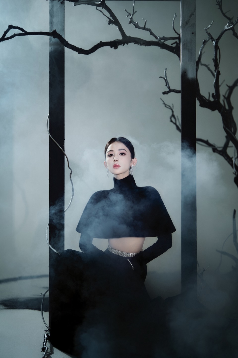 古力娜扎暗棘试图缠绕 撕开黑枝帷幕切割剪影显现  第2张