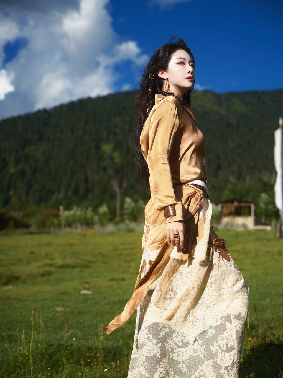 喻言草原藏服大片 山水连绵人间烟火唱跳到海拔之外  第2张