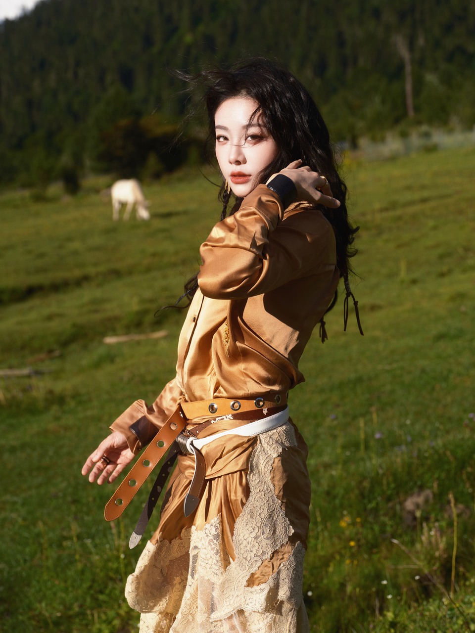 喻言草原藏服大片 山水连绵人间烟火唱跳到海拔之外  第7张