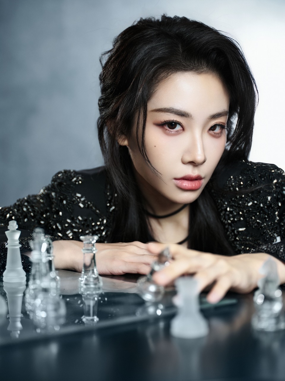 喻言笃定执棋黑曜深邃 光影跃动间定格瞬间  第8张