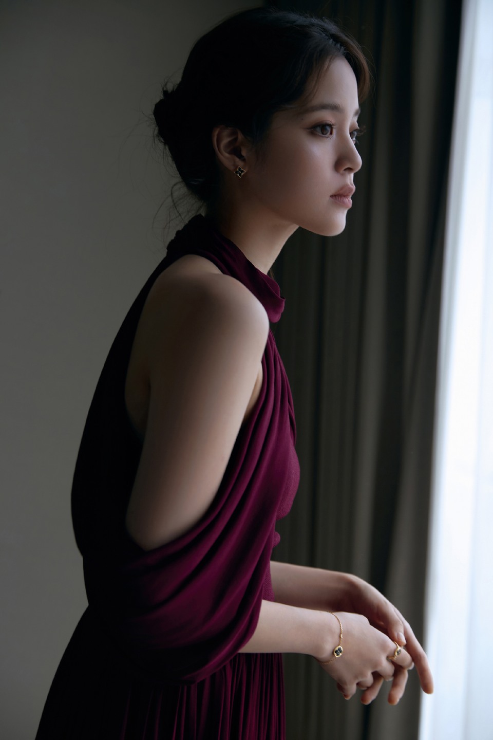 欧阳娜娜佳人熠熠生辉  一袭红裙宛如绽放的玫瑰 第8张