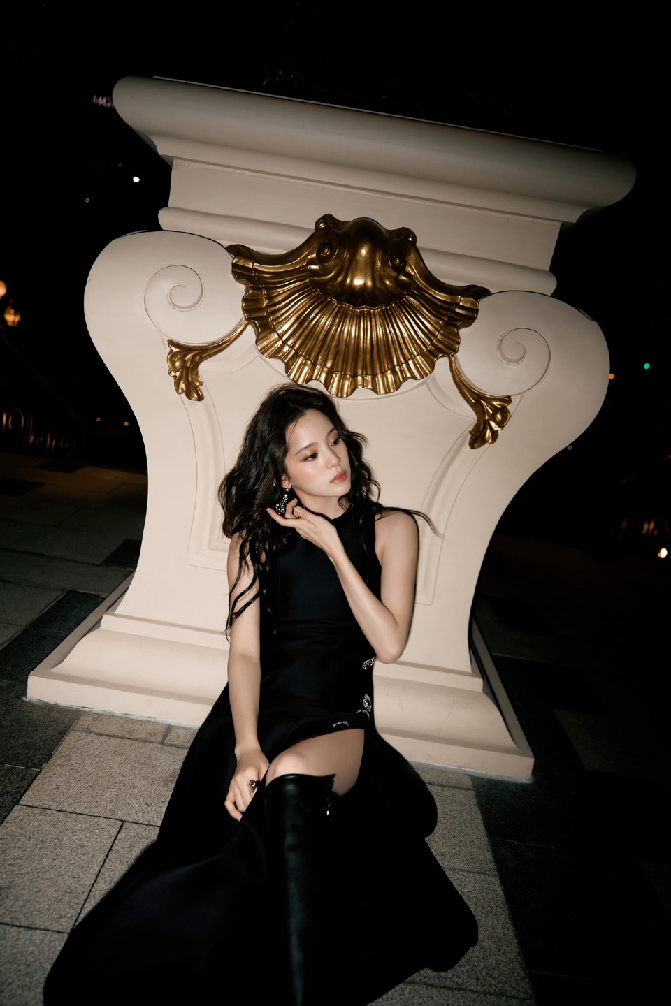 欧阳娜娜夜幕低垂如约而至 点亮黑夜每一个角落  第5张