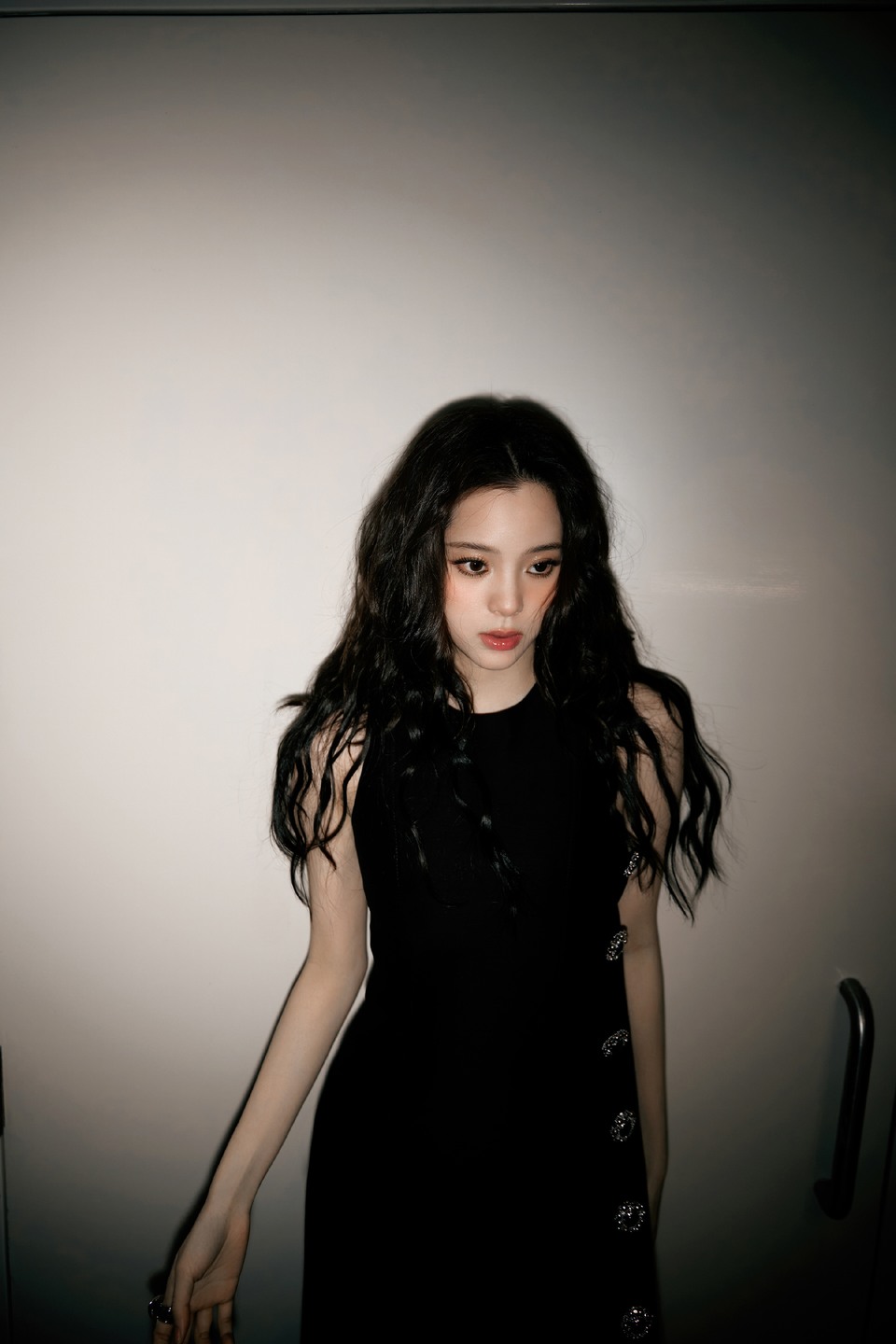 欧阳娜娜夜幕低垂如约而至 点亮黑夜每一个角落  第9张