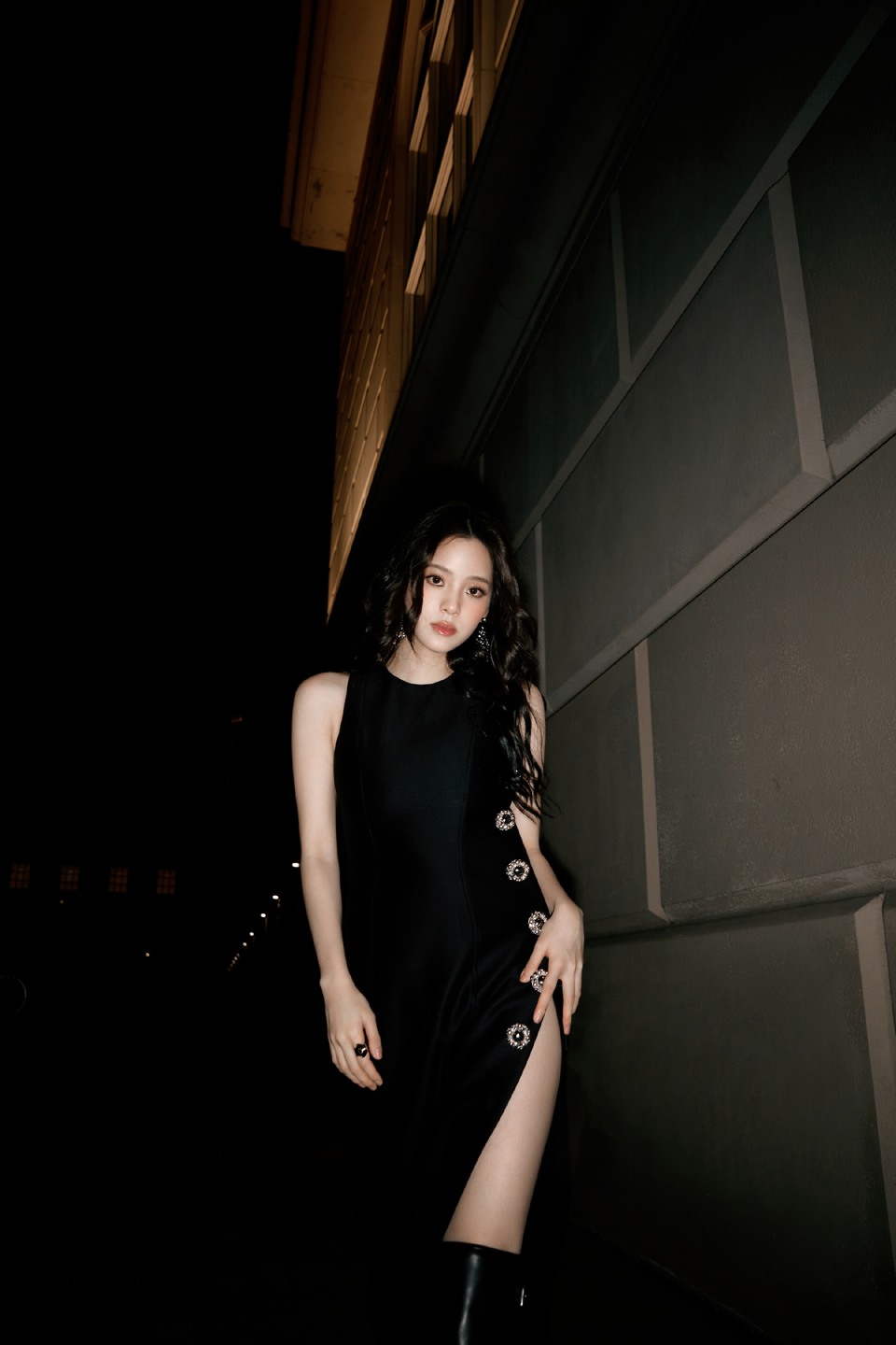 欧阳娜娜夜幕低垂如约而至 点亮黑夜每一个角落