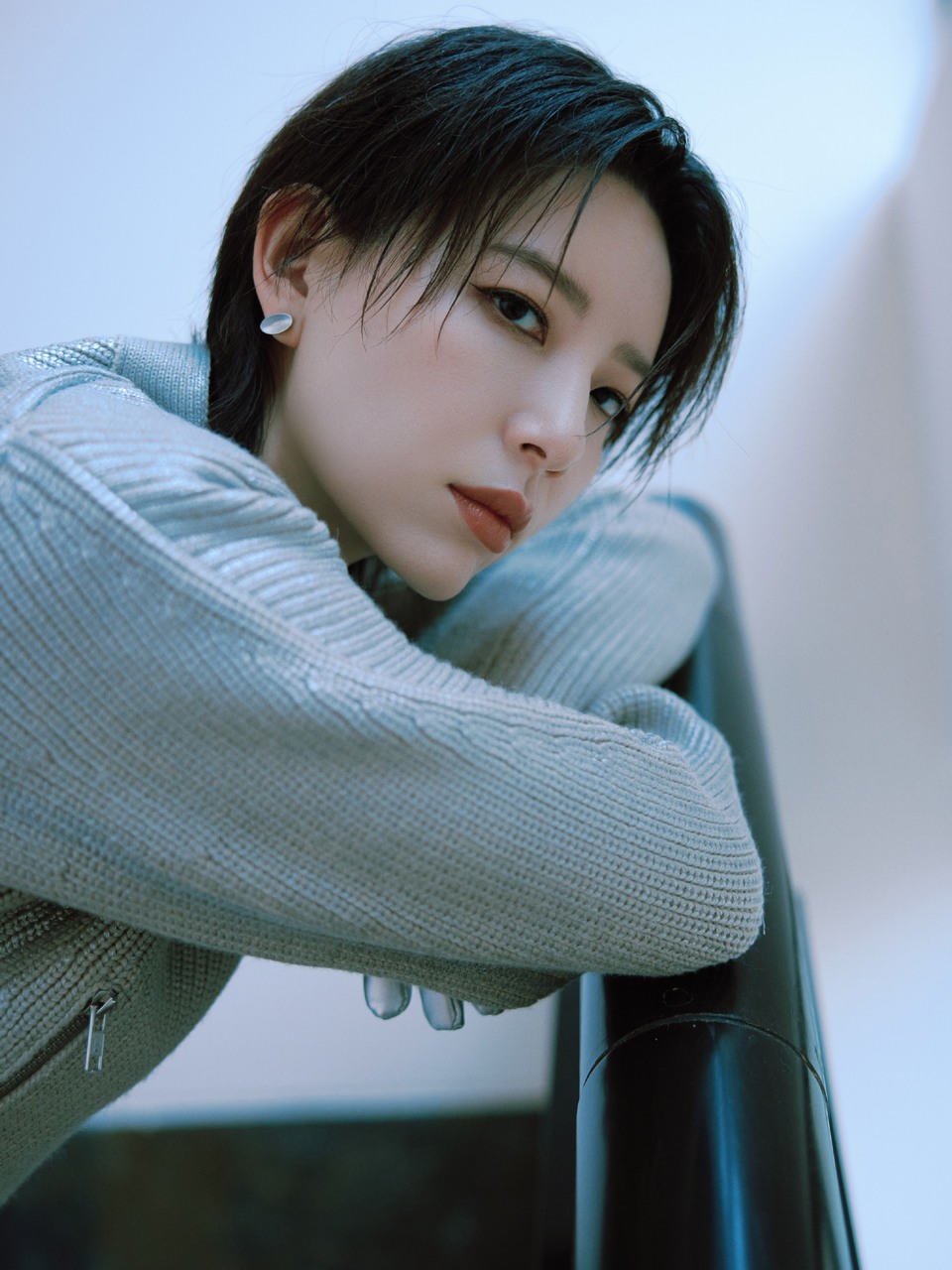 李斯丹妮银光流线机械美学 视线交汇瞬间预见未来  第3张