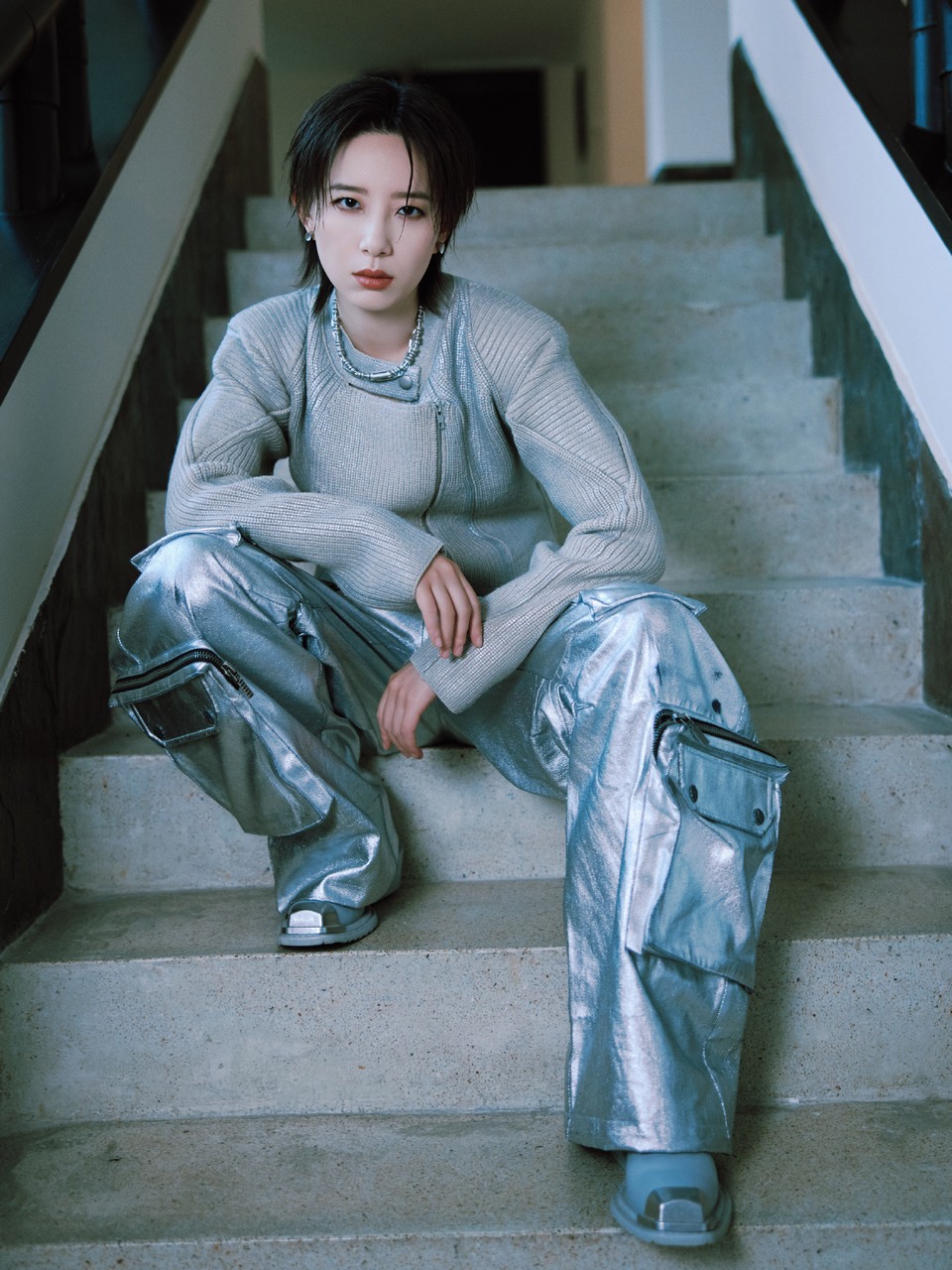 李斯丹妮银光流线机械美学 视线交汇瞬间预见未来  第7张