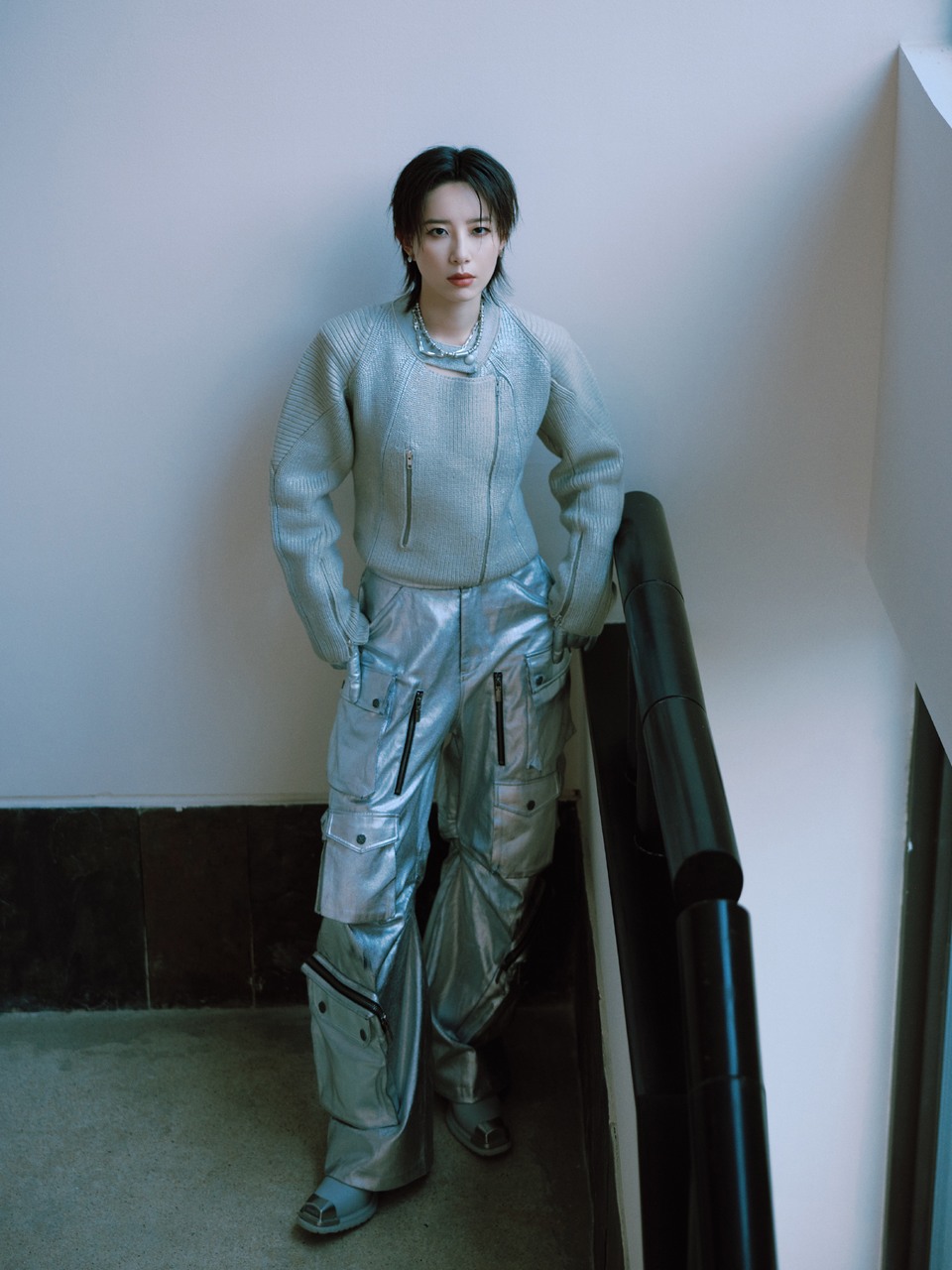 李斯丹妮银光流线机械美学 视线交汇瞬间预见未来  第2张
