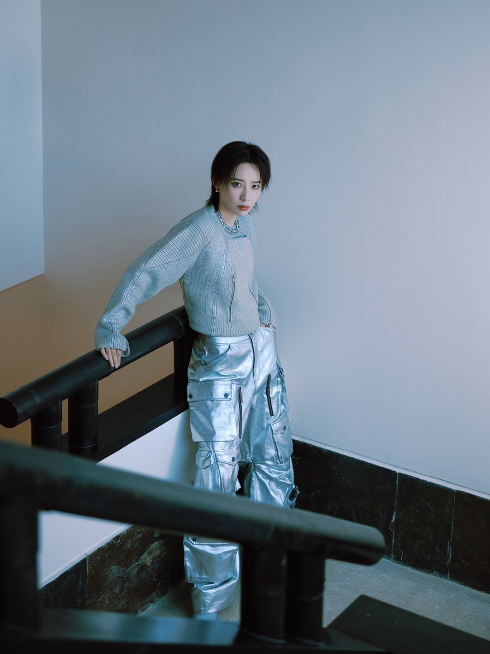 李斯丹妮银光流线机械美学 视线交汇瞬间预见未来  第8张
