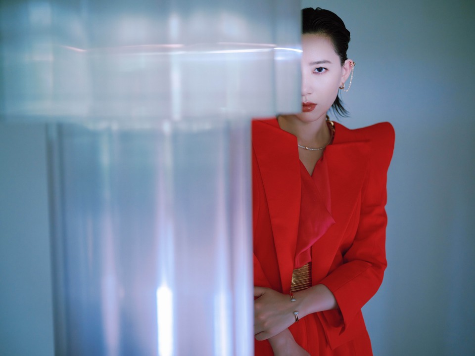 李斯丹妮红装似火肩若飞檐 飒爽川妹子的东方侠影  第9张