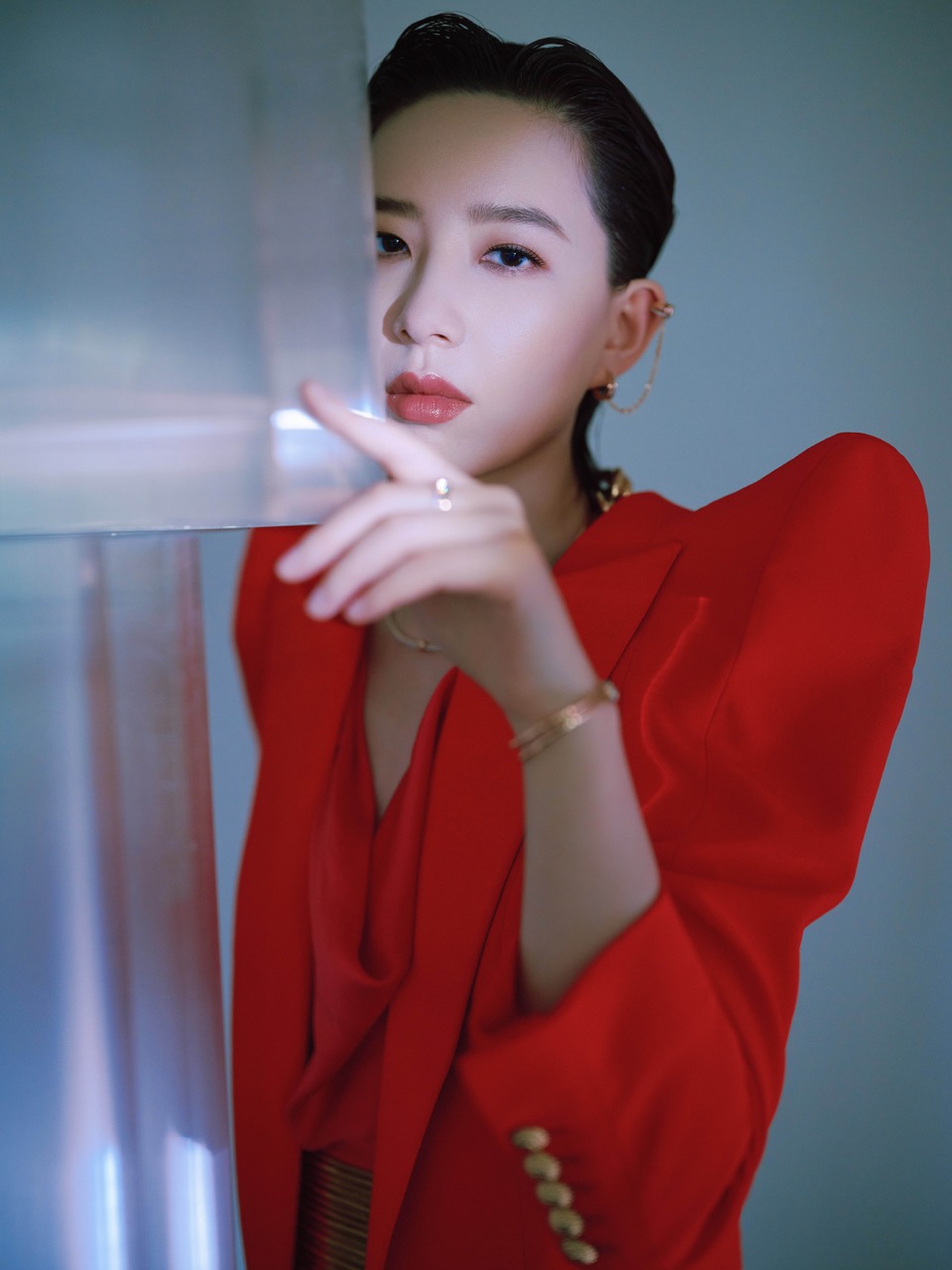李斯丹妮红装似火肩若飞檐 飒爽川妹子的东方侠影  第5张