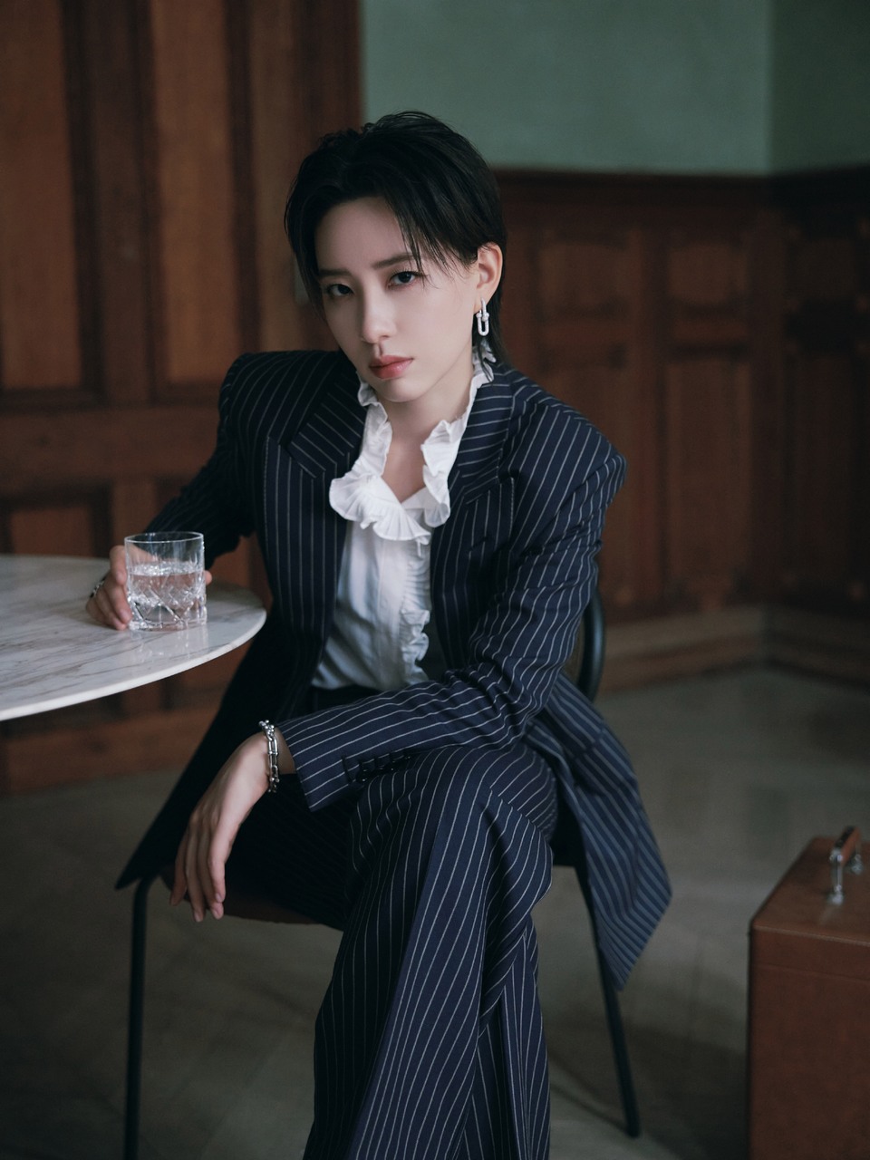 李斯丹妮玫瑰在手中苏醒 沾染着老洋房的木质香  第6张