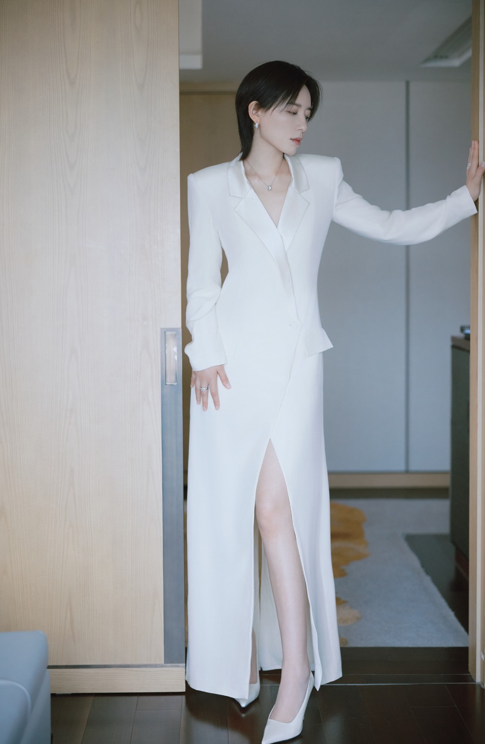 李斯丹妮出场清清爽爽 留白是最高级的热烈