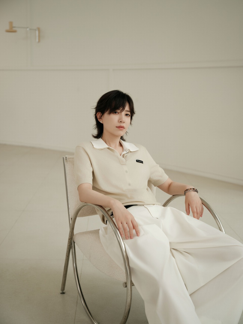 李斯丹妮拿云朵织就衣衫 用脚步丈量世界  第2张