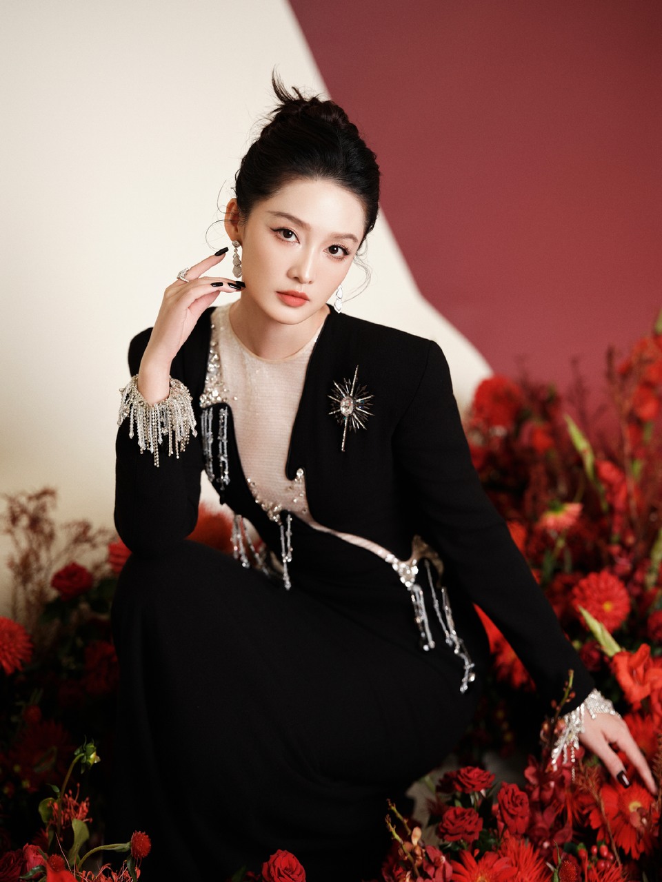 李沁扉页绽开的玫瑰悄然盛开 续写自由的篇章  第2张