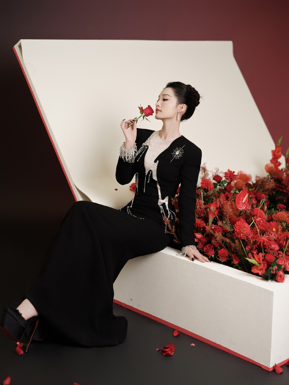 李沁扉页绽开的玫瑰悄然盛开 续写自由的篇章  第7张