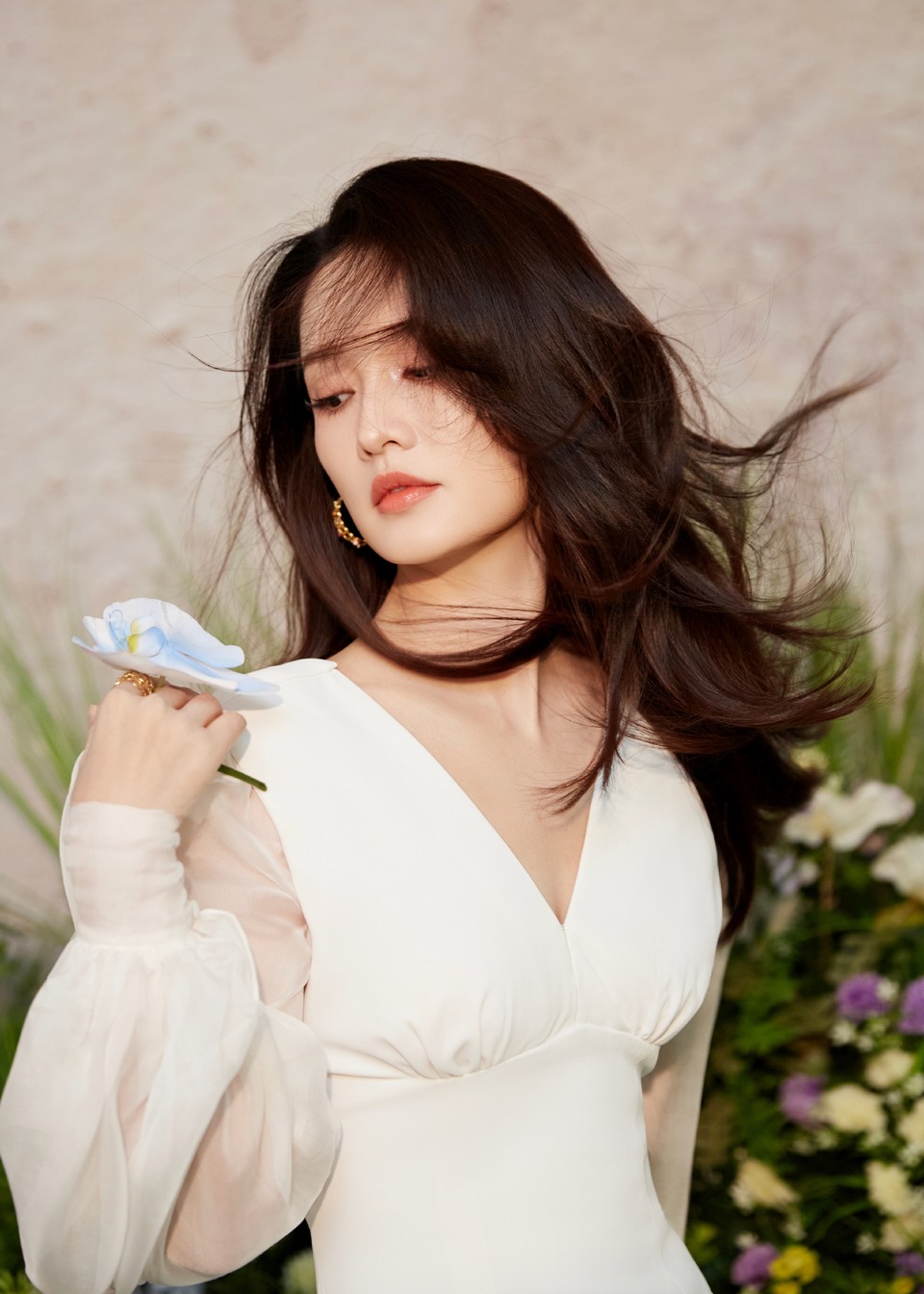 李沁遇见自然舒适悦己 轻柔花语沁入一场美梦