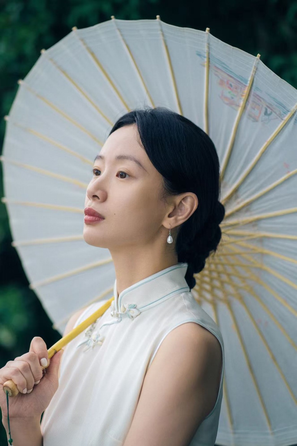李梦眼底盛着江南的柔 眉间锁着岁月的静  第7张