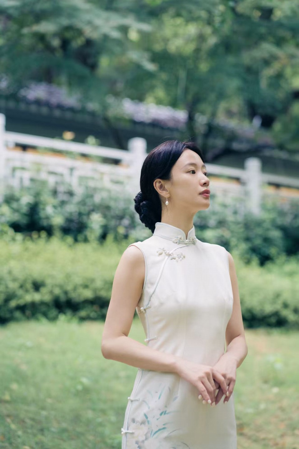 李梦眼底盛着江南的柔 眉间锁着岁月的静  第2张