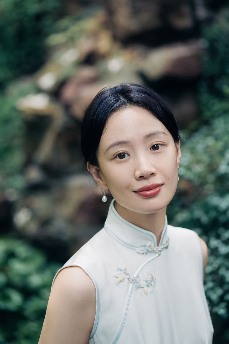 李梦眼底盛着江南的柔 眉间锁着岁月的静  第5张