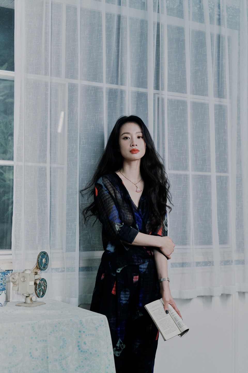 李梦迸发无尽遐想 为此刻的夜色覆上松弛美感  第2张
