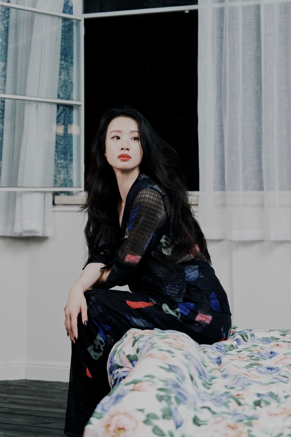 李梦迸发无尽遐想 为此刻的夜色覆上松弛美感  第4张