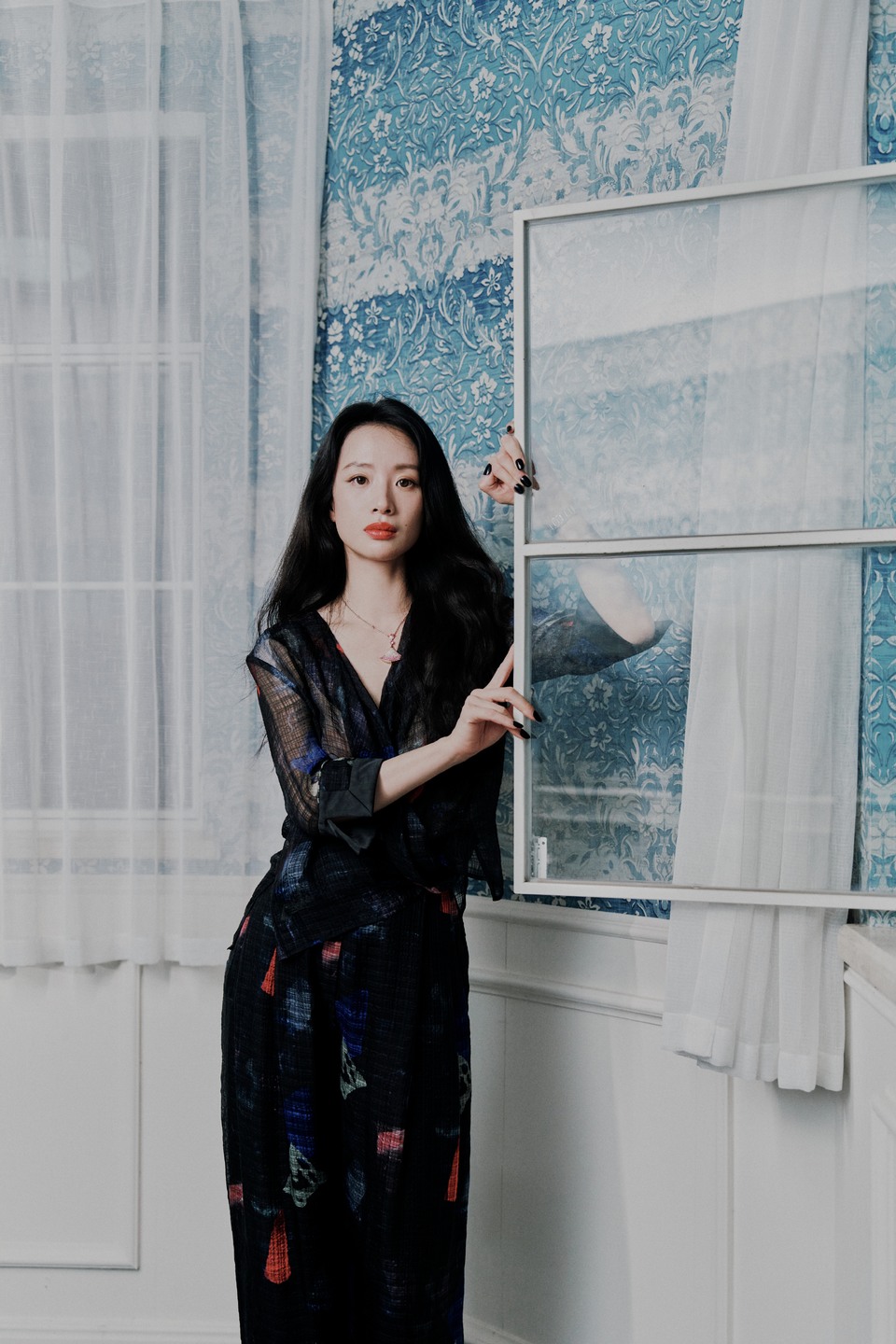 李梦迸发无尽遐想 为此刻的夜色覆上松弛美感