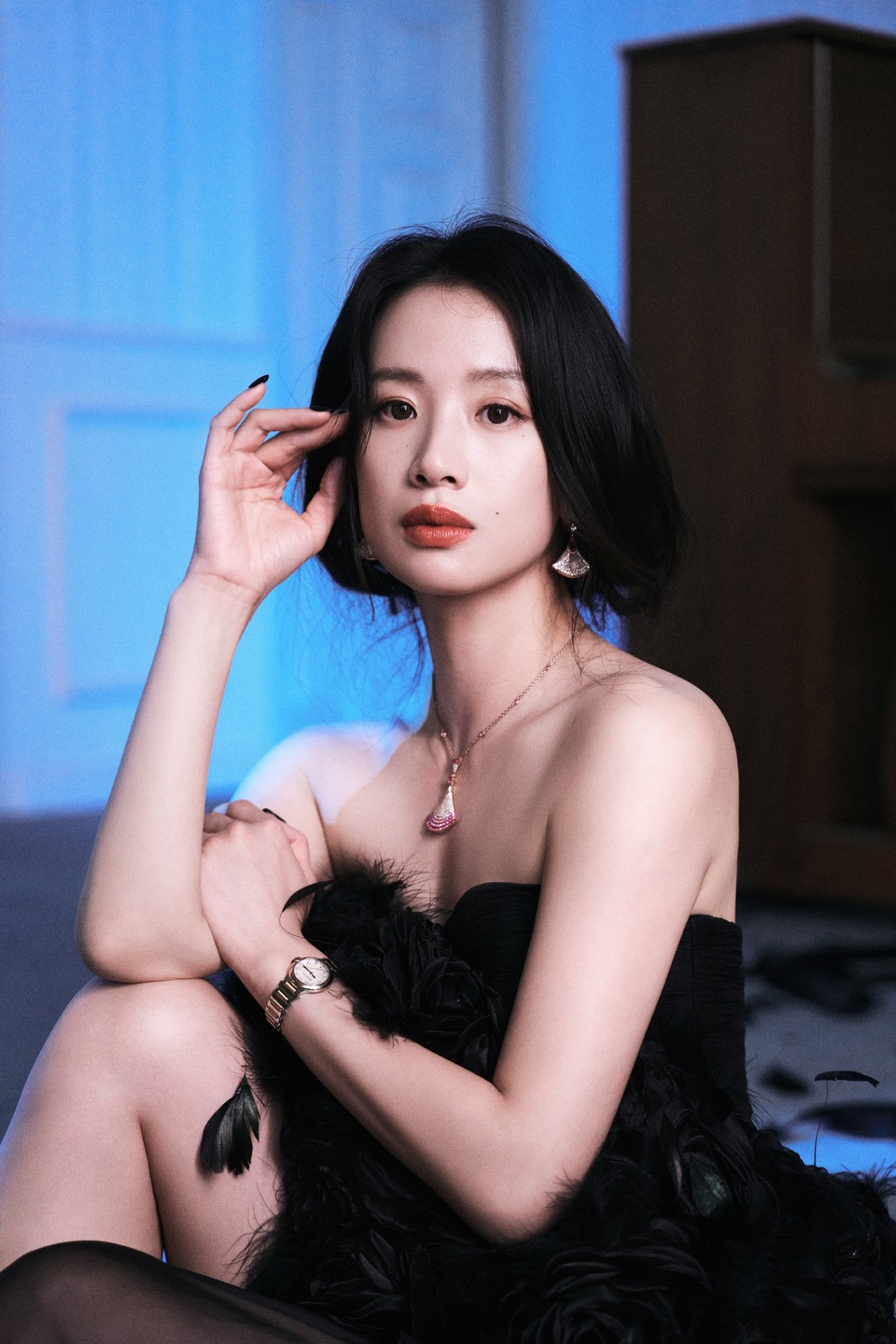 李梦裙裾流淌墨色生香 是夜的温柔与璀璨并存  第5张