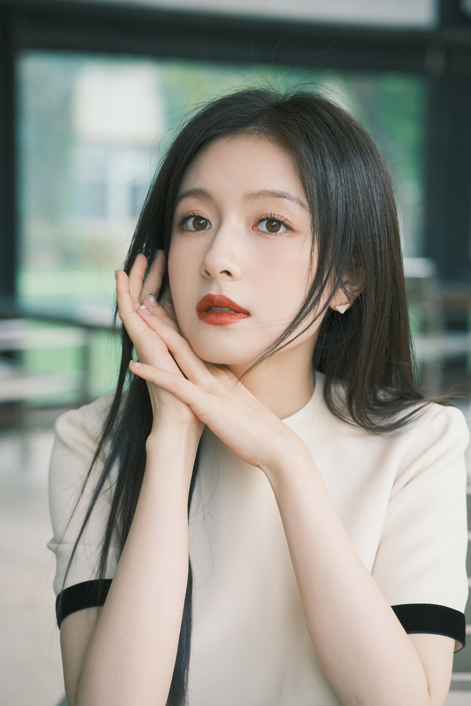 李兰迪沐浴在黄昏里 尽享慵懒而柔和的慢时光  第8张