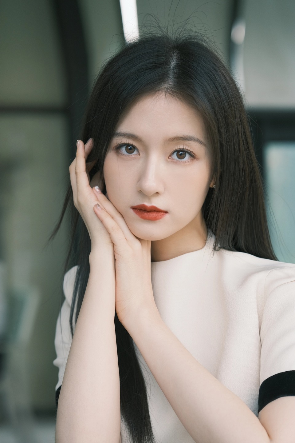 李兰迪沐浴在黄昏里 尽享慵懒而柔和的慢时光  第9张