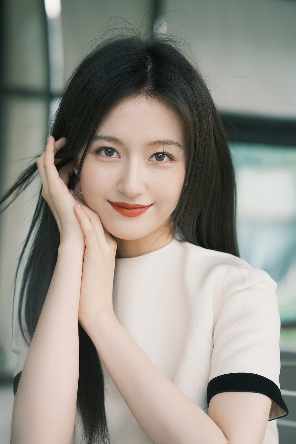 李兰迪沐浴在黄昏里 尽享慵懒而柔和的慢时光  第7张