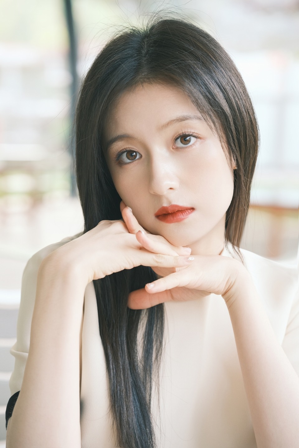 李兰迪沐浴在黄昏里 尽享慵懒而柔和的慢时光  第4张
