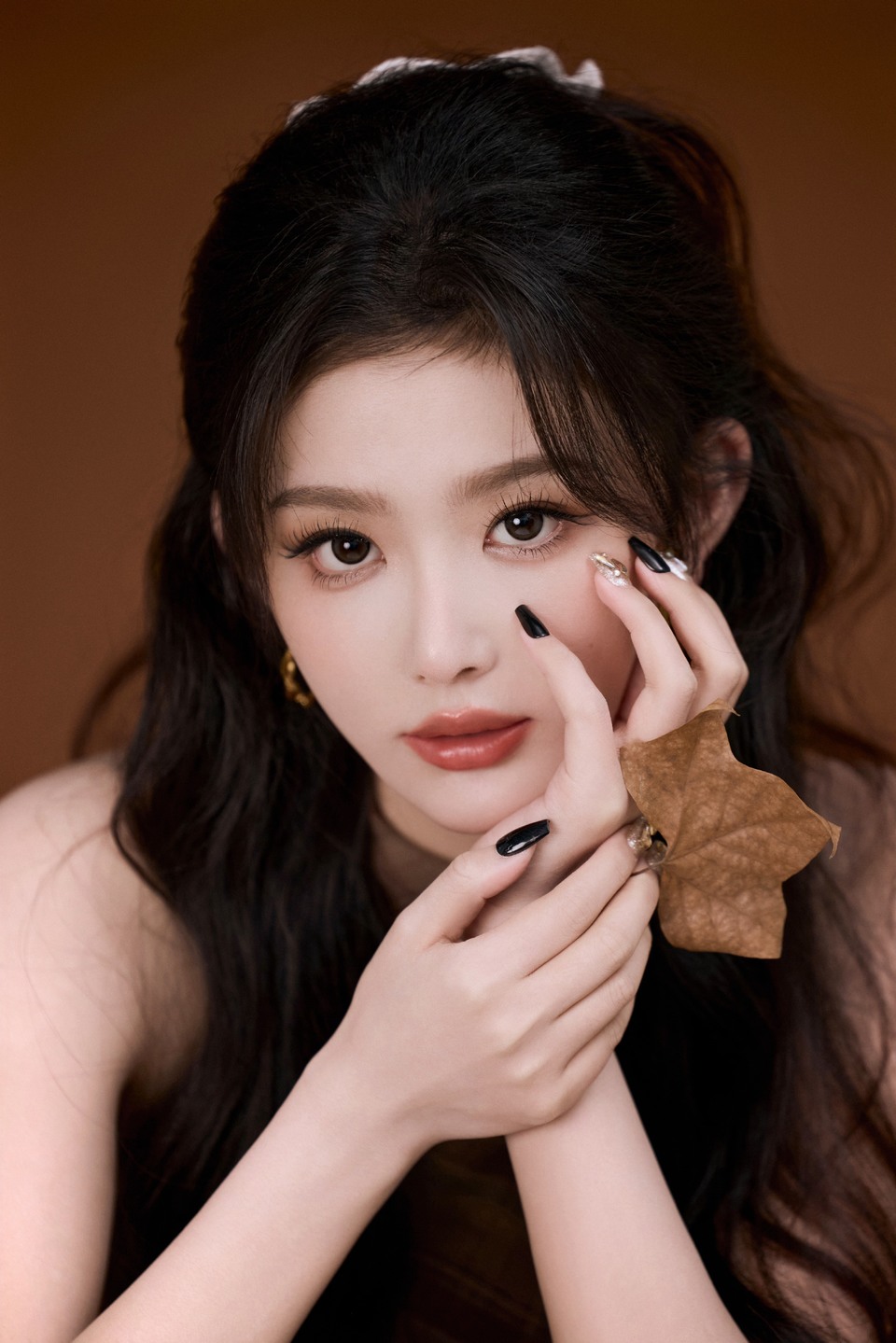 孔雪儿温柔拂于惬意时光 顾盼生辉释放率性活力  第4张