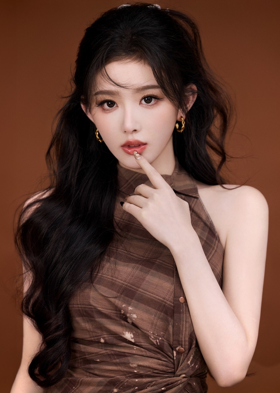 孔雪儿温柔拂于惬意时光 顾盼生辉释放率性活力  第5张